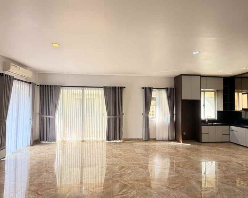 dijual rumah dbanyan jgc jakarta garden