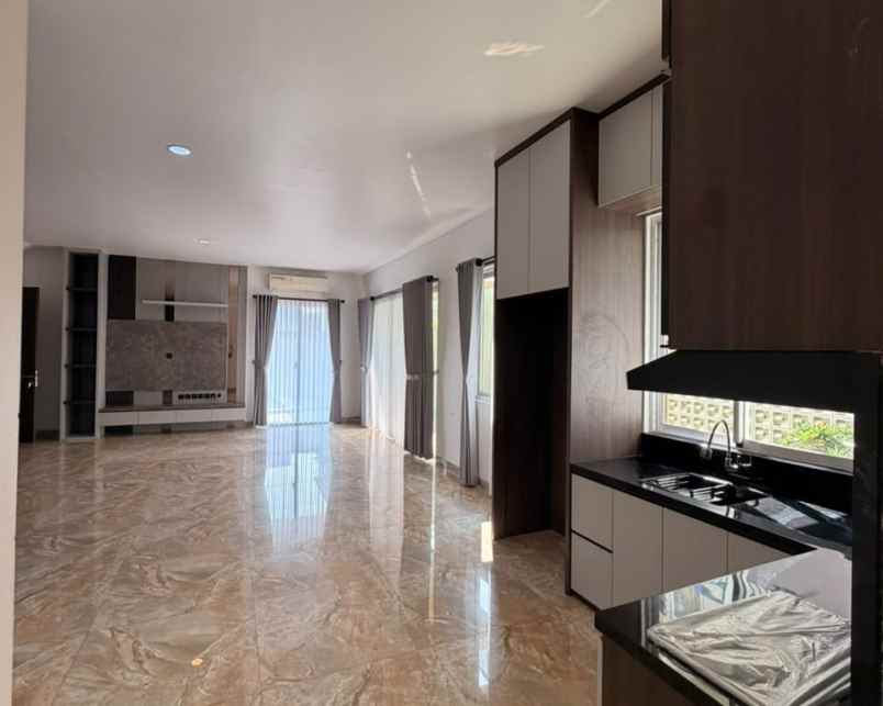 dijual rumah dbanyan jgc jakarta garden