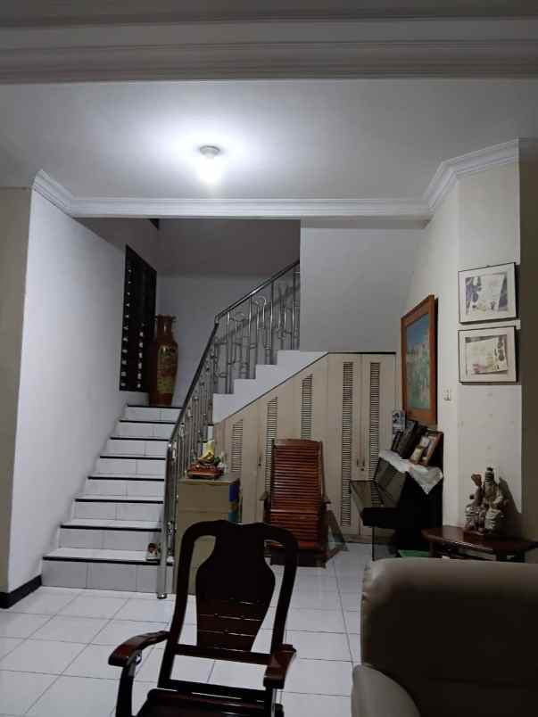 dijual rumah dharmahusada