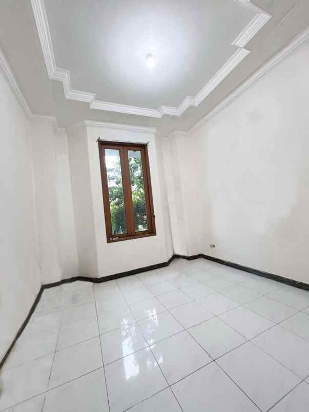 dijual rumah dharmahusada