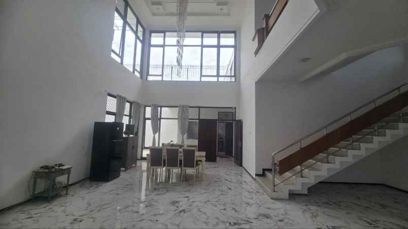 dijual rumah dharmahusada