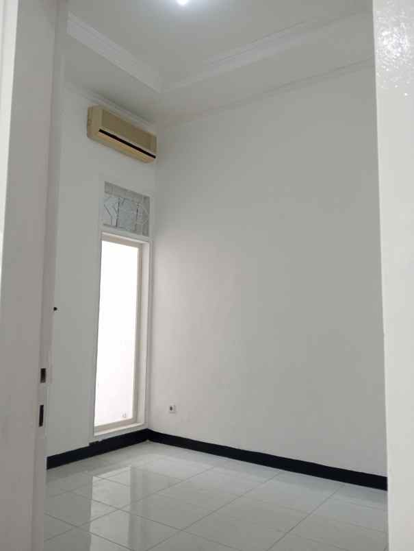 dijual rumah dharmahusada indah