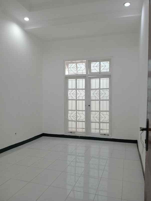 dijual rumah dharmahusada indah