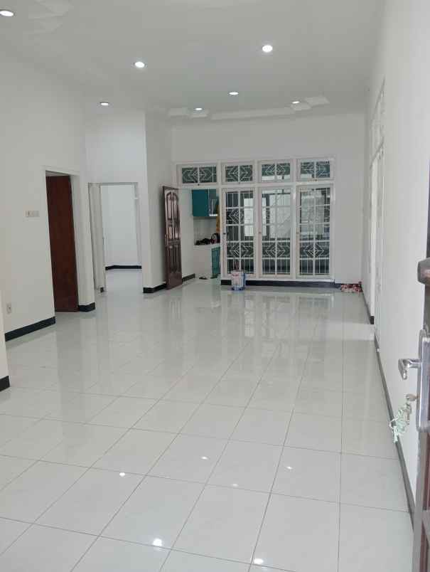 dijual rumah dharmahusada indah
