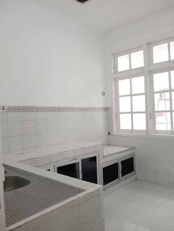 dijual rumah dharmahusada indah