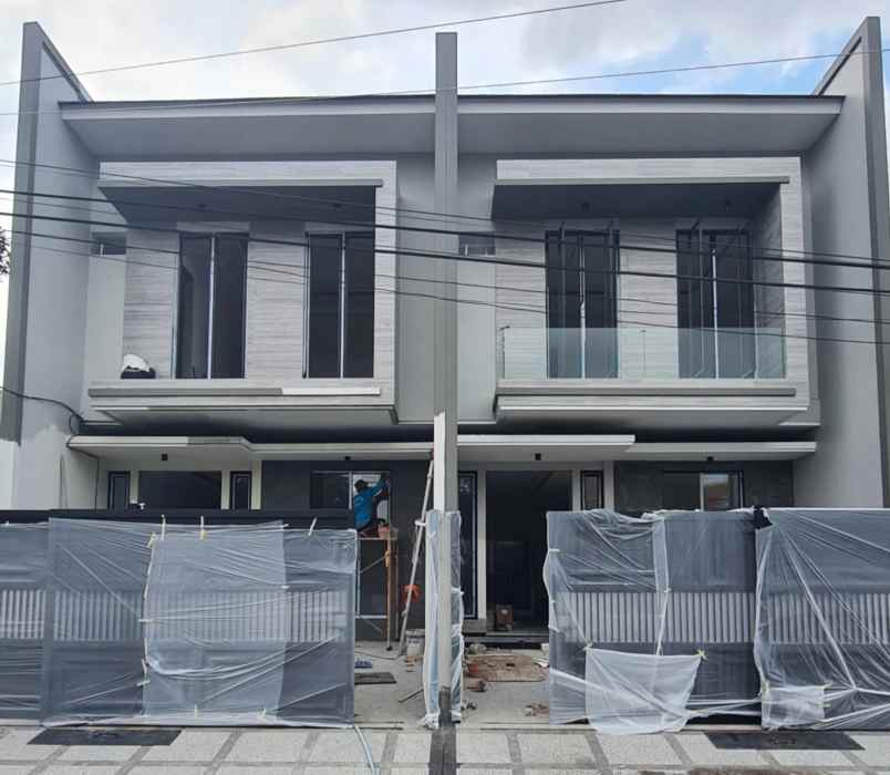 dijual rumah dharmahusada indah utara
