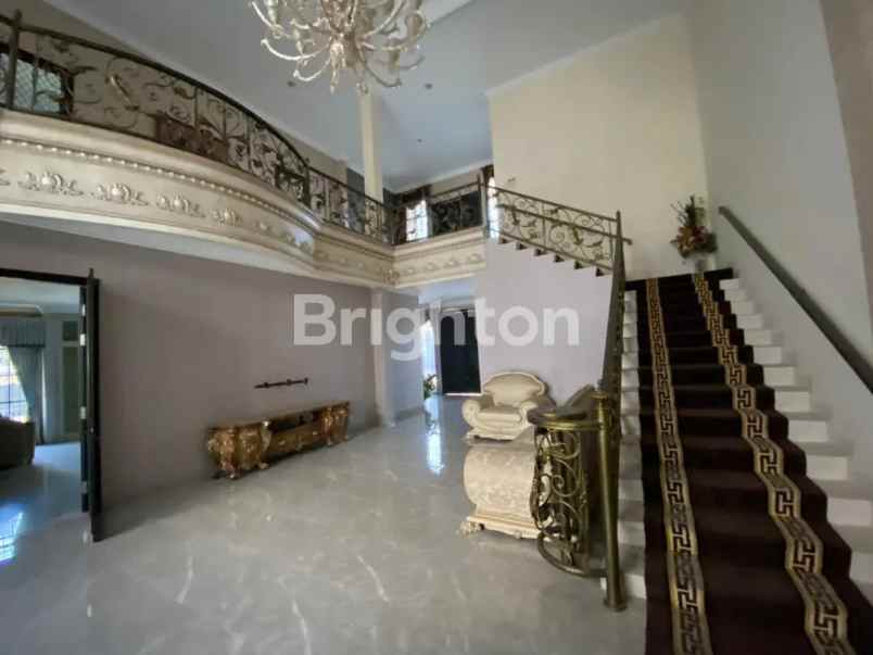 dijual rumah dharmahusada utara