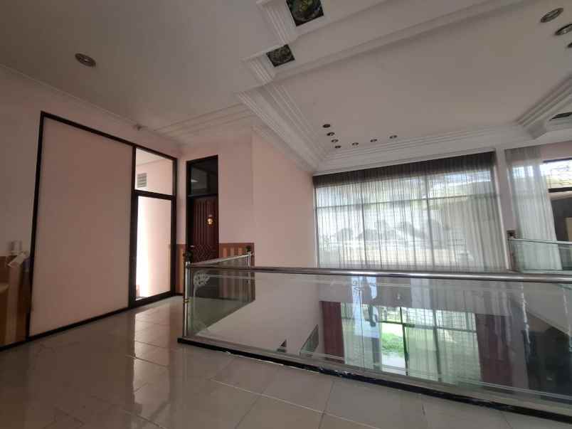 dijual rumah di surabaya barat
