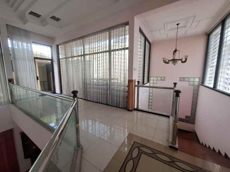 dijual rumah di surabaya barat