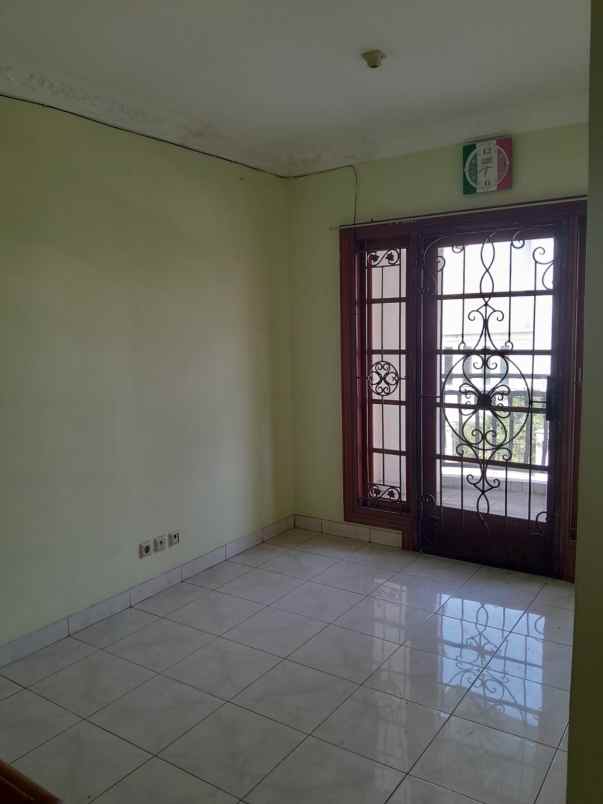 dijual rumah gading pelangi