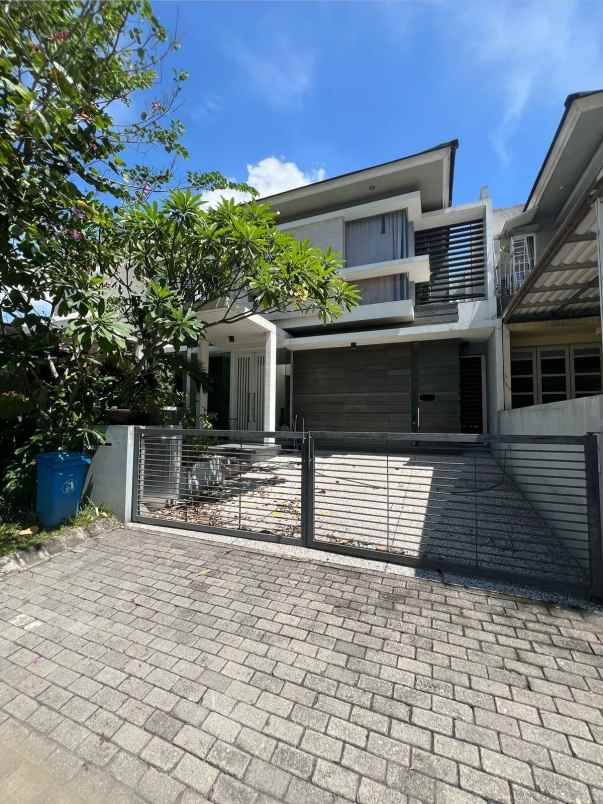 dijual rumah graha famili