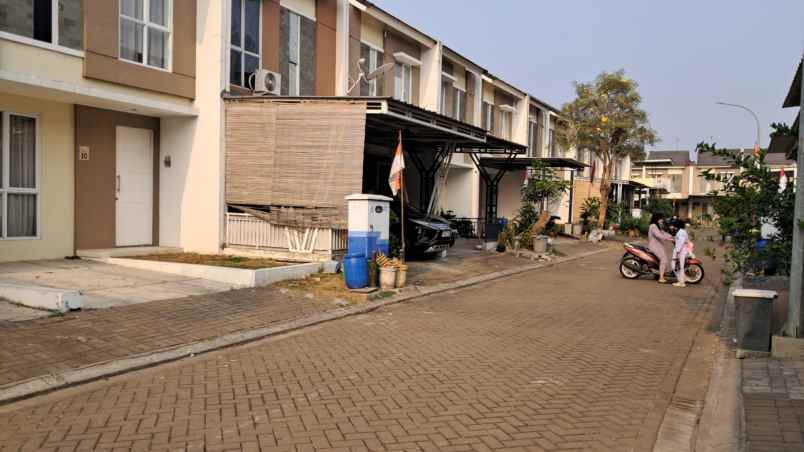 dijual rumah grand batavia spring pasar