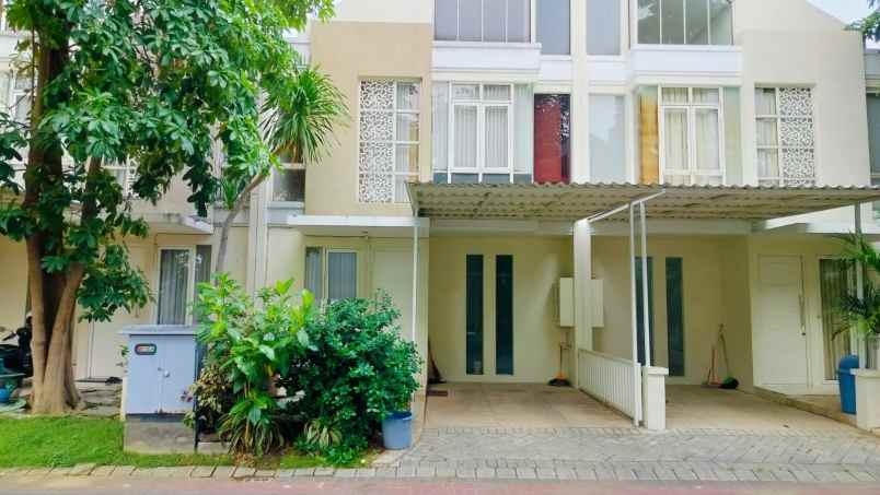 dijual rumah grand island pakuwon city