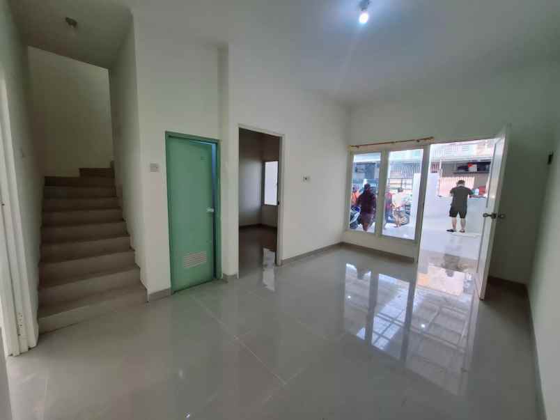 dijual rumah green mansion regency