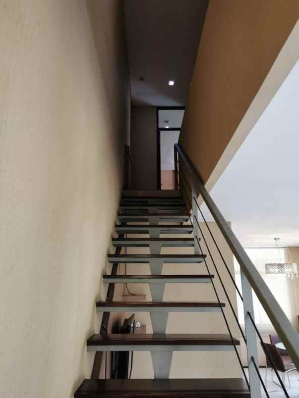 dijual rumah hook cigadung