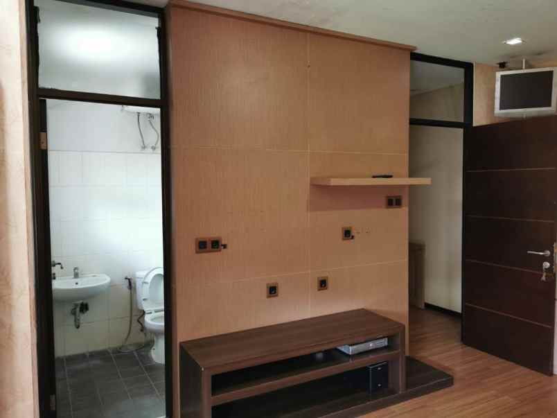 dijual rumah hook cigadung