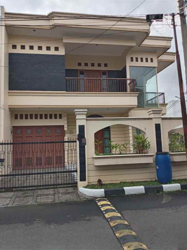 dijual rumah hunian eklusive perumahan