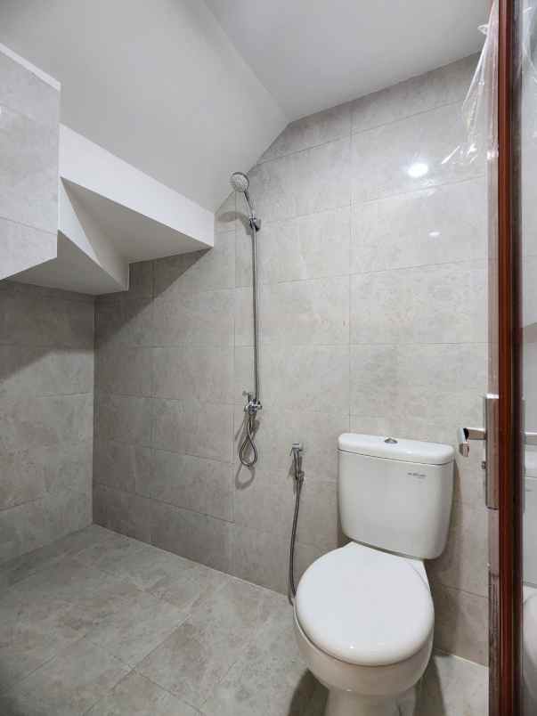 dijual rumah jagakarsa