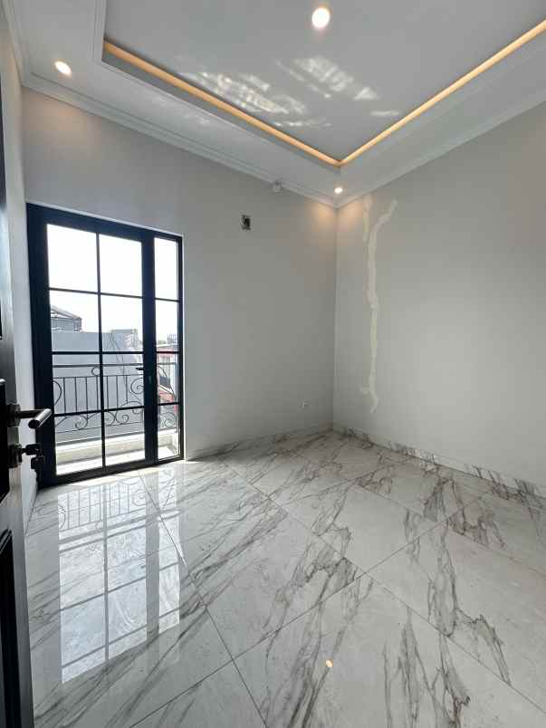 dijual rumah jagakarsa jakarta selatan