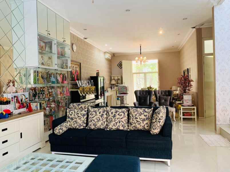 dijual rumah jalan bukit golf