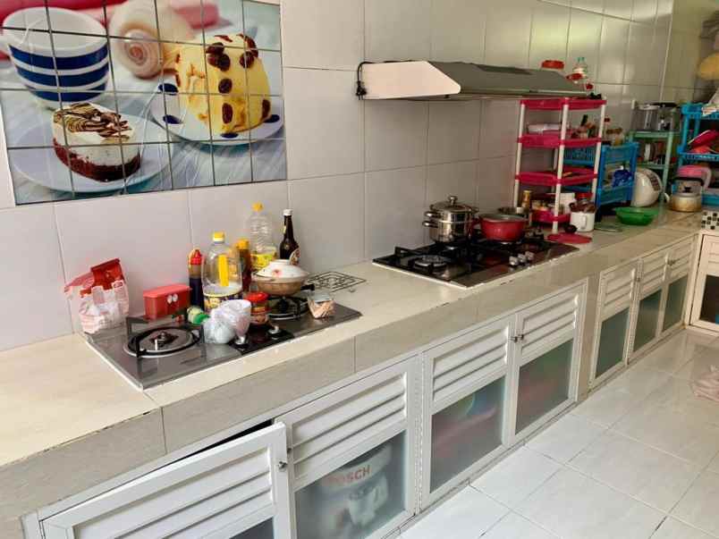 dijual rumah jalan bukit golf