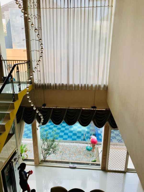 dijual rumah jalan bukit golf