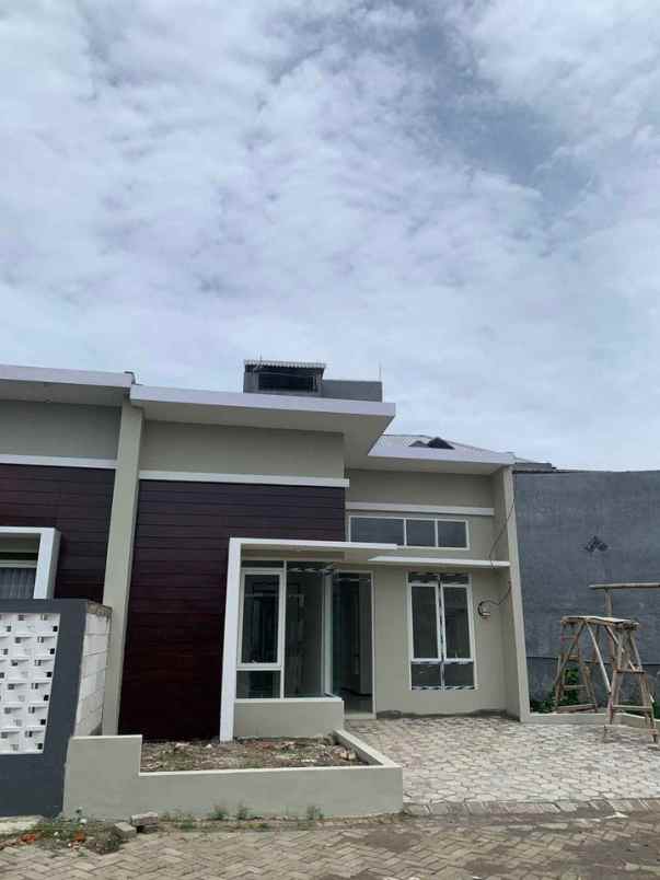 dijual rumah jalan flamboyan sukun kota