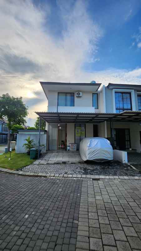 dijual rumah jalan graha natura