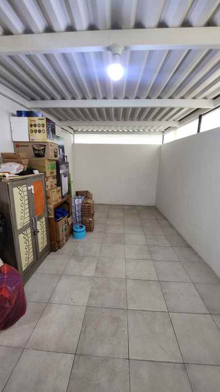 dijual rumah jalan graha natura