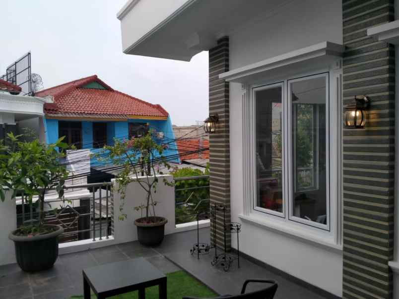 dijual rumah jalan johar baru jakarta pusat