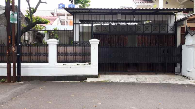 dijual rumah jalan karang tengah raya no 46