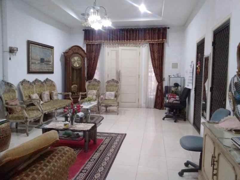 dijual rumah jalan karang tengah raya no 46