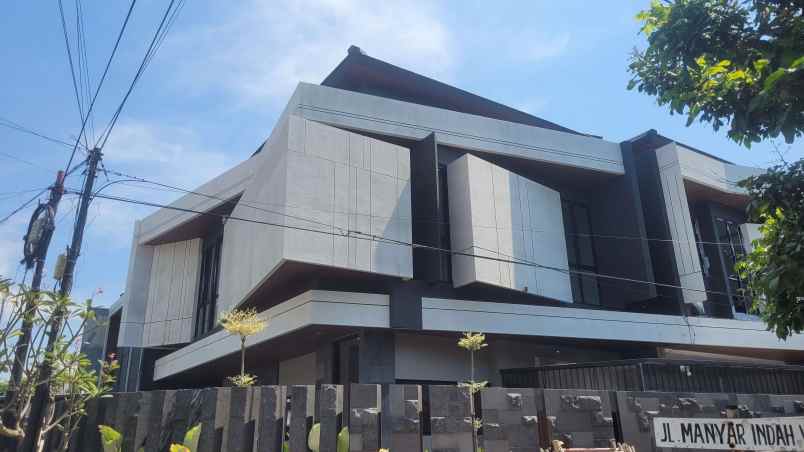 dijual rumah jalan manyar indah