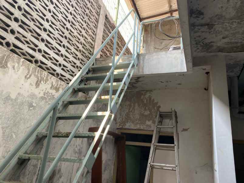 dijual rumah jalan mulyosari