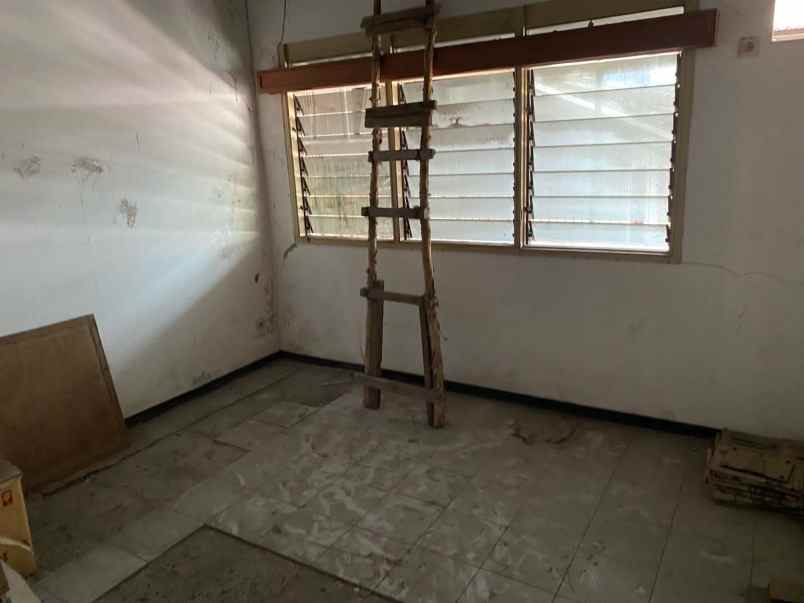 dijual rumah jalan mulyosari