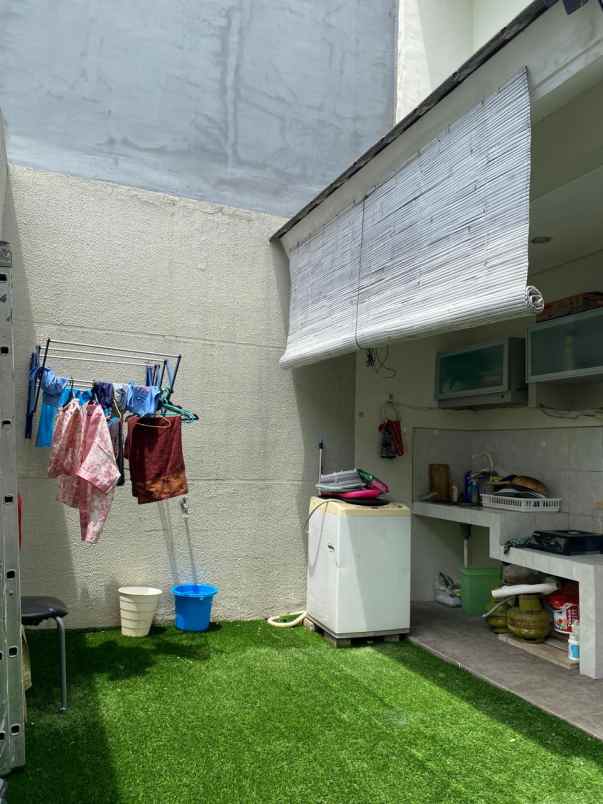 dijual rumah jalan northwest lake