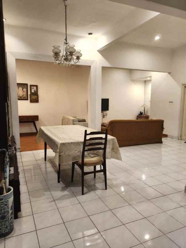 dijual rumah jalan pancoran timur