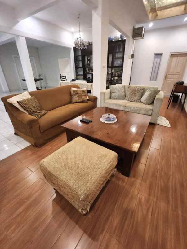 dijual rumah jalan pancoran timur