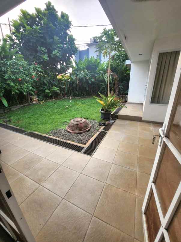 dijual rumah jalan pancoran timur