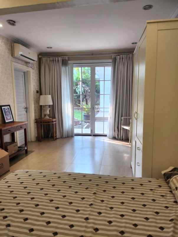 dijual rumah jalan pancoran timur