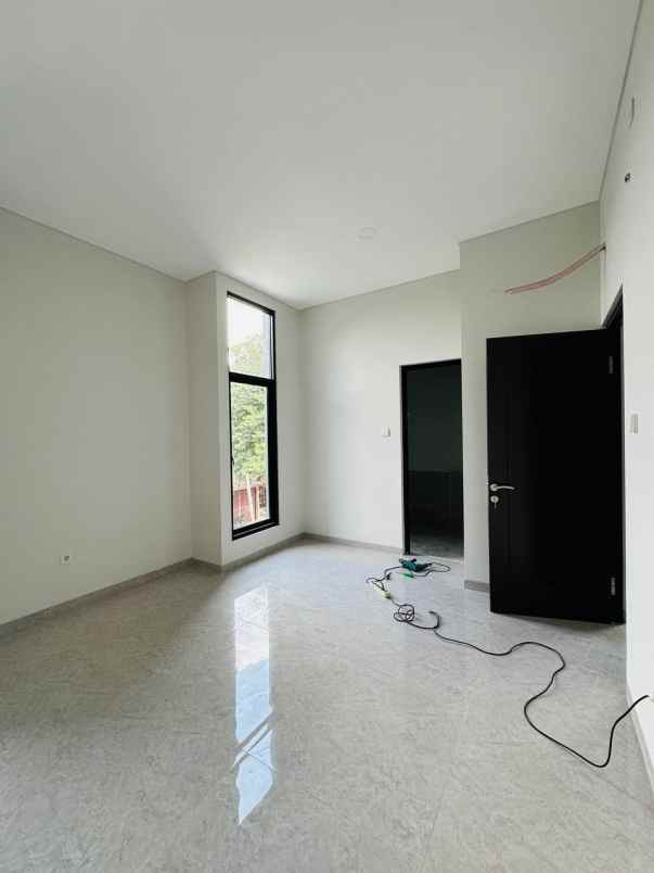 dijual rumah jalan raya cipayung ciputat