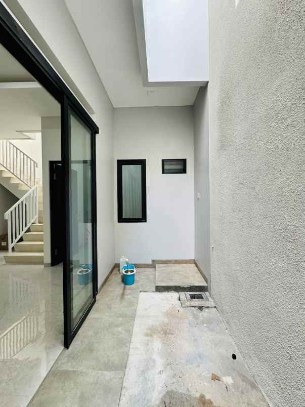 dijual rumah jalan raya cipayung ciputat