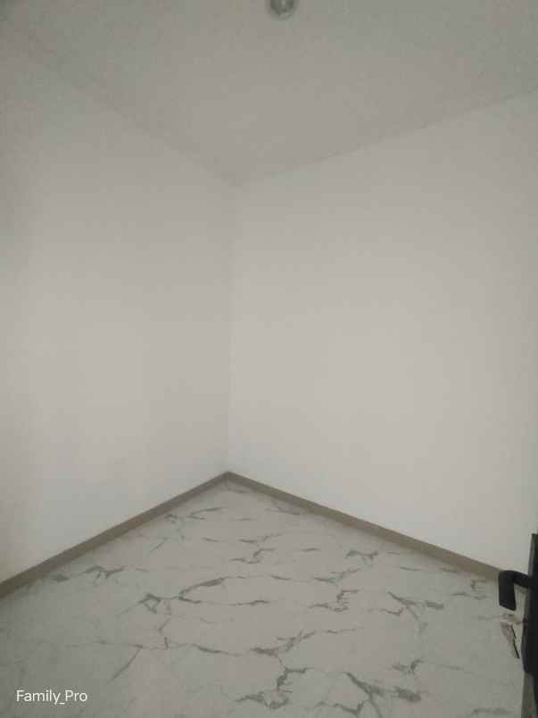 dijual rumah jalan raya cirendeu pisangan