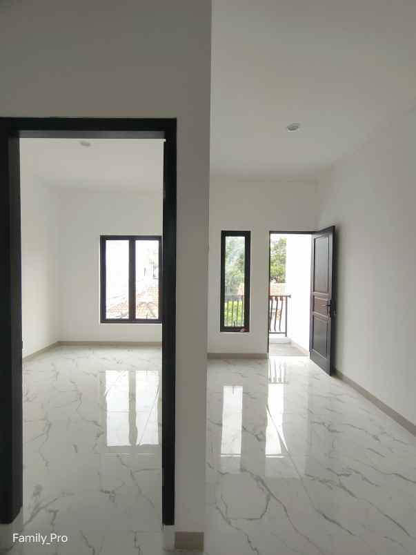 dijual rumah jalan raya cirendeu pisangan