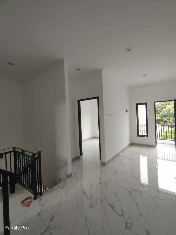 dijual rumah jalan raya cirendeu pisangan