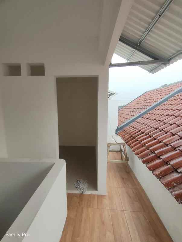 dijual rumah jalan raya cirendeu pisangan