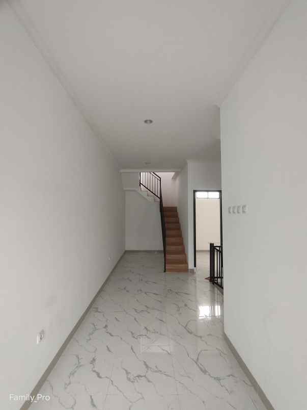 dijual rumah jalan raya cirendeu pisangan