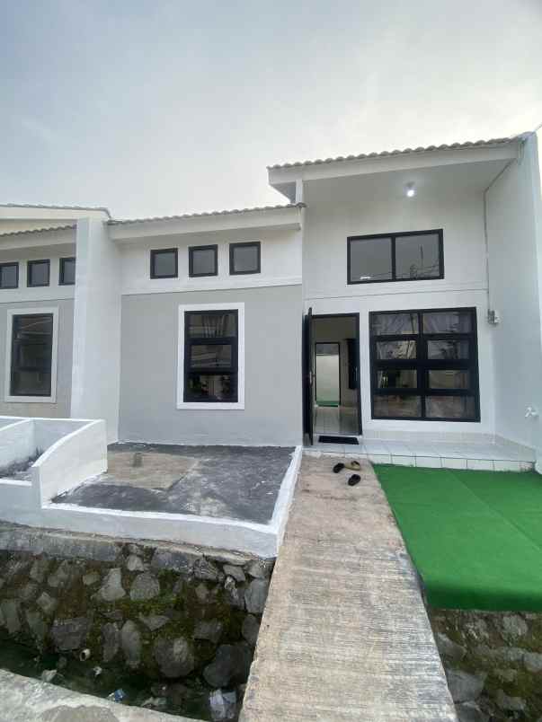 dijual rumah jalan raya megu cisoka