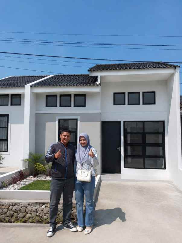 dijual rumah jalan raya megu cisoka