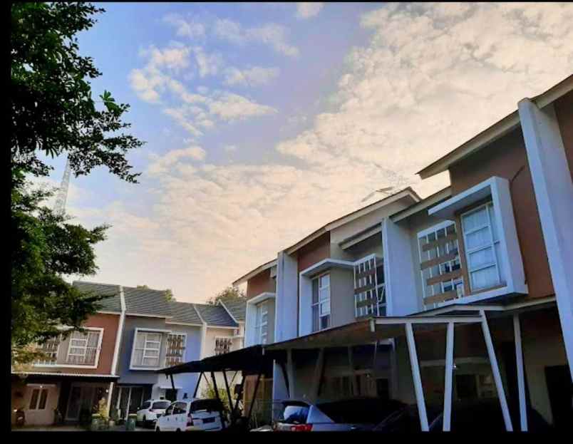 dijual rumah jalan raya pondok aren